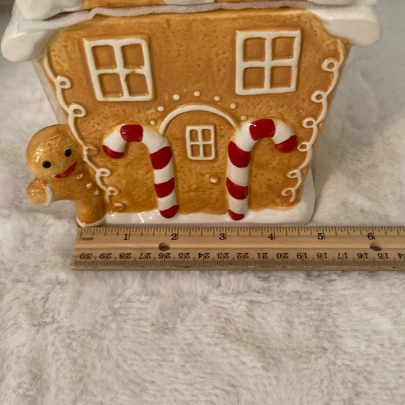 Potter’s Studio Gingerbread Canister - Picture 11 of 13